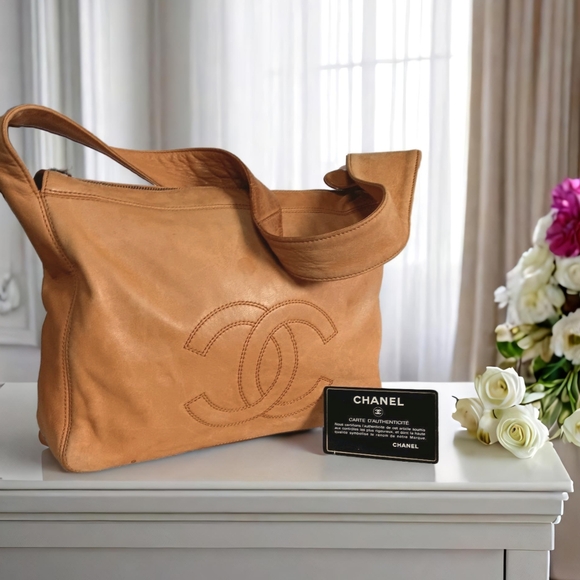 CHANEL Vintage CC Logo Mustard Lambskin Leather Shoulder Bag - Picture 3 of 16